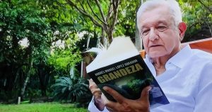 Andrés Manuel López Obrador, ex presidente de México, reapareció en su cuenta oficial en sus redes para presentar su nuevo libro “Grandeza”, editado por Grupo Planeta.