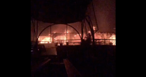 Al menos 23 personas fallecieron como consecuencia de un incendio que arrasó una discoteca de Arpora, en el estado de Goa, en el oeste de India.