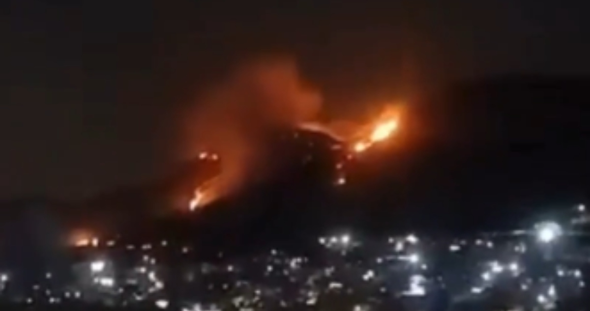 Los servicios de emergencia buscan controlar desde el martes un incendio en la Sierra de Guadalupe, en los limites de los municipios de Ecatepec y Tlalnepantla.
