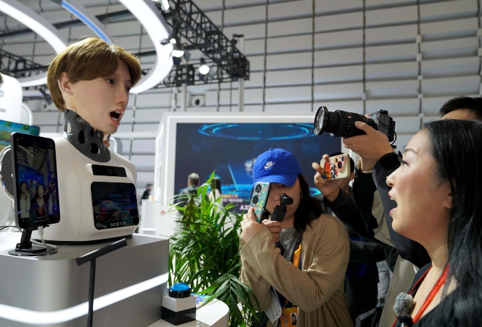 Exposición sobre productos de inteligencia artificial en China.