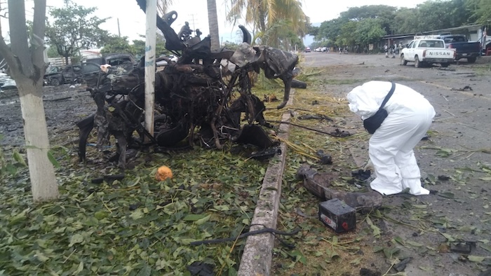 La FGR inició una investigación por delincuencia organizada a raíz de la explosión frente a la sede de la Policía Comunitaria de Coahuayana, en Michoacán.