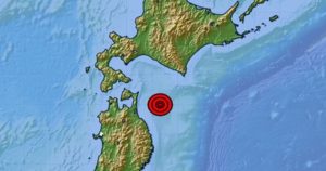 Un terremoto con una magnitud preliminar de 7.6 en la escala de Richter sacudió el noreste de Japón; después se registraron olas de tsunami de 40 centímetros.
