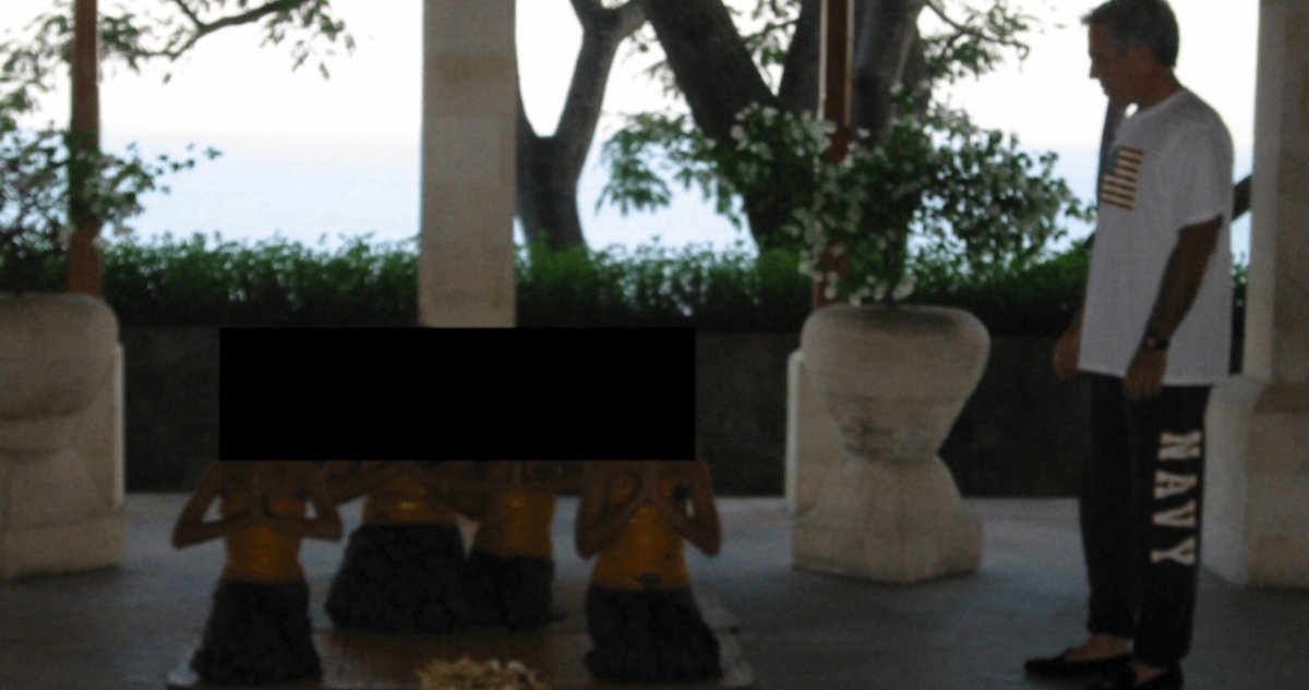 Víctimas y legisladores acusaron que Washington editó y censuró los archivos que publicó el Departamento de Justicia de Estados Unidos (EU) sobre Epstein.