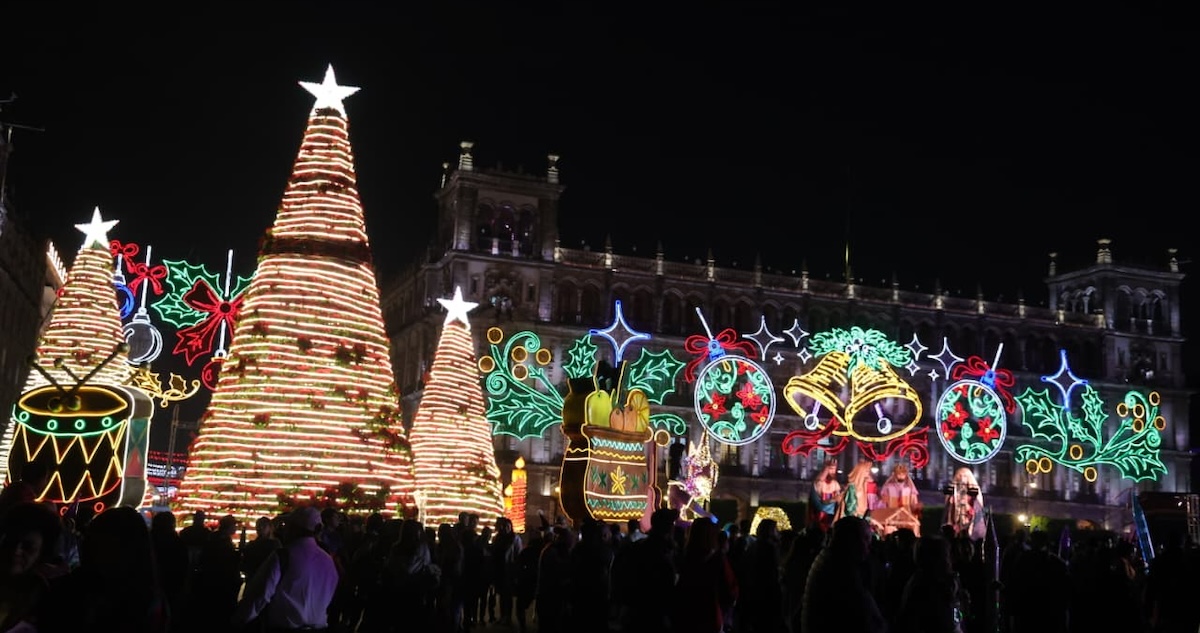 Con motivo de las fiestas decembrinas, se inauguró el Festival "Luces de Invierno 2025-2026", el cual llenará de colores y música el Zócalo de la CdMx.