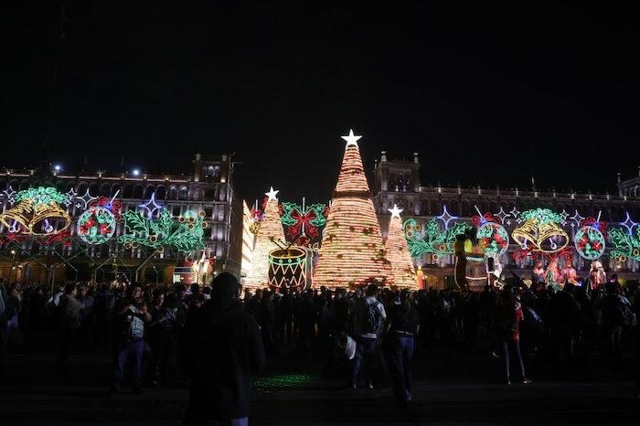 El Festival "Luces de Invierno 2025-2026" llenará de luces y música el Zócalo de la CdMx para celebrar la Navidad y el Año Nuevo.