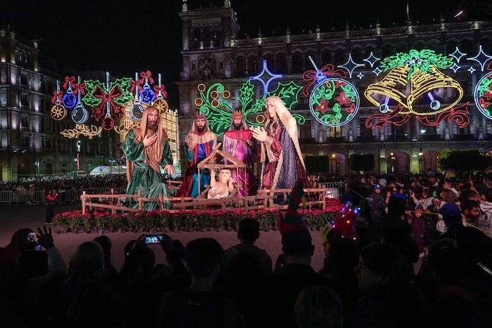 El festival "Luces de Invierno 2025-2026" llenará de luces y música el Zócalo de la CdMx para celebrar la Navidad y el Año Nuevo.