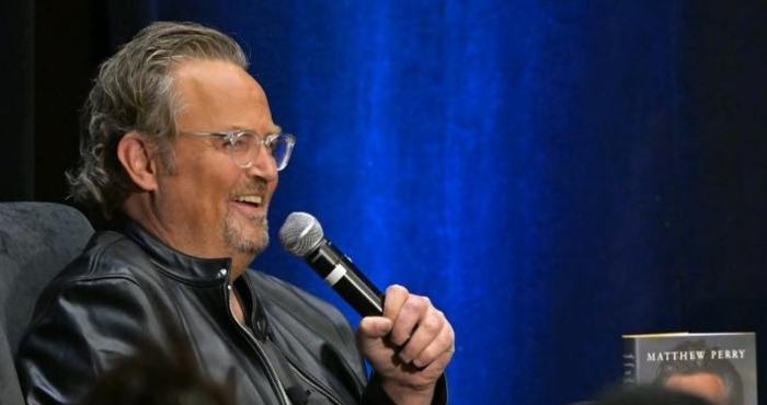 Sentencian a médico por suministrar ketamina a Matthew Perry.