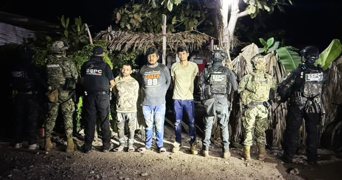 Las autoridades federales detuvieron a tres personas presuntamente vinculadas con actividades de extorsión contra productores de limón en Apatzingán, Michoacán.