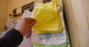 Estudiantes del IPN trabajan para desarrollar un nuevo tipo de plástico que se podrá diluir en el agua y además purificarla.