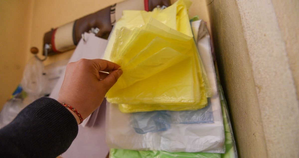 Estudiantes del IPN trabajan para desarrollar un nuevo tipo de plástico que se podrá diluir en el agua y además purificarla.