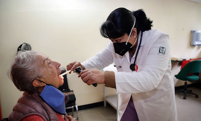 El 56.1 por ciento de adultos mayores percibieron cambios en su rutina tras las pandemia de COVID-19, especialmente en rutinas sociales y cuidado de la salud.