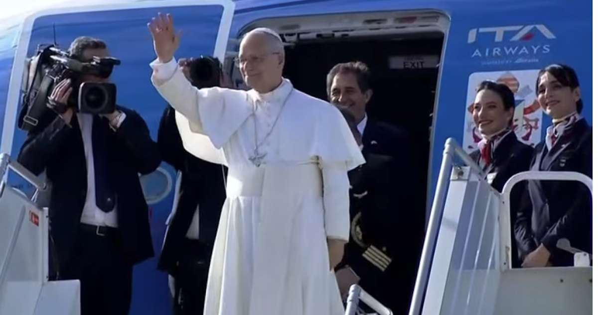 La Presidenta Claudia Sheinbaum reveló que está tratando de sostener una llamada telefónica con el Papa León XIV para invitarlo personalmente a visitar México.