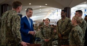 El reporte interno del Pentágono reveló que su titular, Pete Hegseth, puso en peligro a las tropas de EU por enviar mensajes con información delicada en Signal.