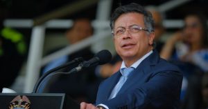El Presidente de los Estados Unidos, Donald Trump, amenazó este miércoles a Gustavo Petro con ser "el siguiente" pues su país "está produciendo mucha droga".