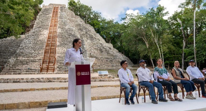 Pirámide escalinata