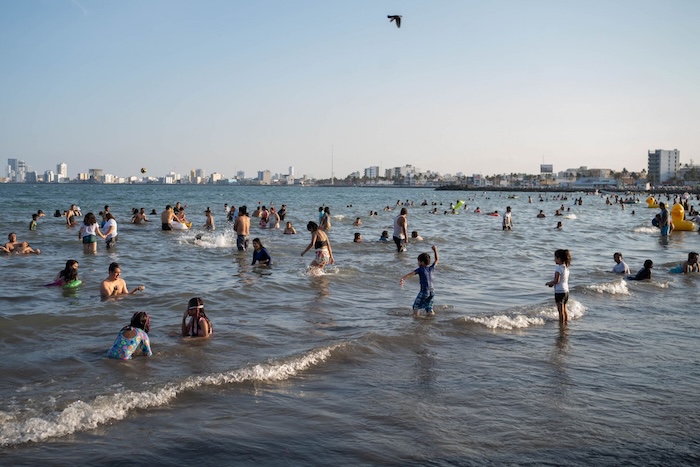 Si planeas aprovechar las vacaciones decembrinas para disfrutar de alguna de las playas mexicanas, aquí te decimos cuáles no son aptas para su uso recreativo.