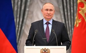 Putin afirmó que Europa tiene "ilusiones" de que Rusia sufra una derrota frente a Ucrania, y se excluyó del proceso de paz. "Están del lado de la guerra", dijo.