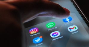 Una propuesta de la Oficina Aduanas y Protección Fronteriza de Estados Unidos plantea que los extranjeros exhiban su actividad en redes sociales.