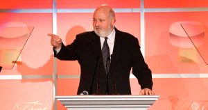 Medios de EU reportan el asesinato de Rob Reiner y su esposa; los habrían apuñalado