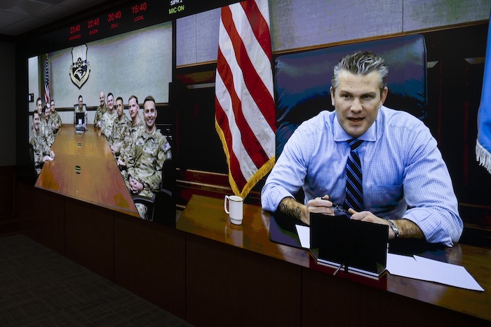 El Secretario de Defensa de EU, Pete Hegseth, defendió la decisión del ejército estadounidense de matar a dos sobrevivientes de un ataque letal en el Caribe.