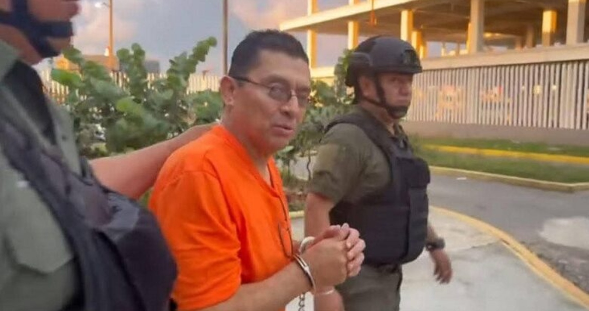 Un Juez de Veracruz descartó el delito de terrorismo imputado al periodista Rafael León Segovia, y ordenó que continúe su proceso bajo prisión domiciliaria.