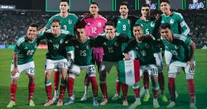 En la Copa del Mundo 2026, México buscará sumar su primera victoria en un partido inaugural. La selección mexicana ha estado en siete inauguraciones de Copa del Mundo con un saldo de cinco derrotas y dos empates.