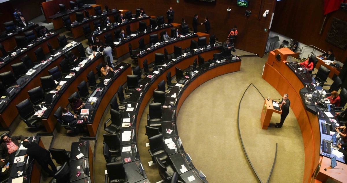 Senado avala reforma que prohíbe la venta de vapeadores.