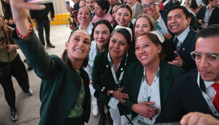 Sheinbaum en reunión del IMSS