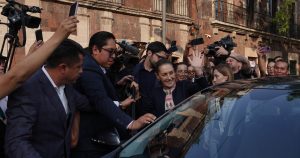 Claudia Sheinbaum Pardo, presidenta de México, durante su salida tras la reunión del Consejo Mexicano de Negocios.