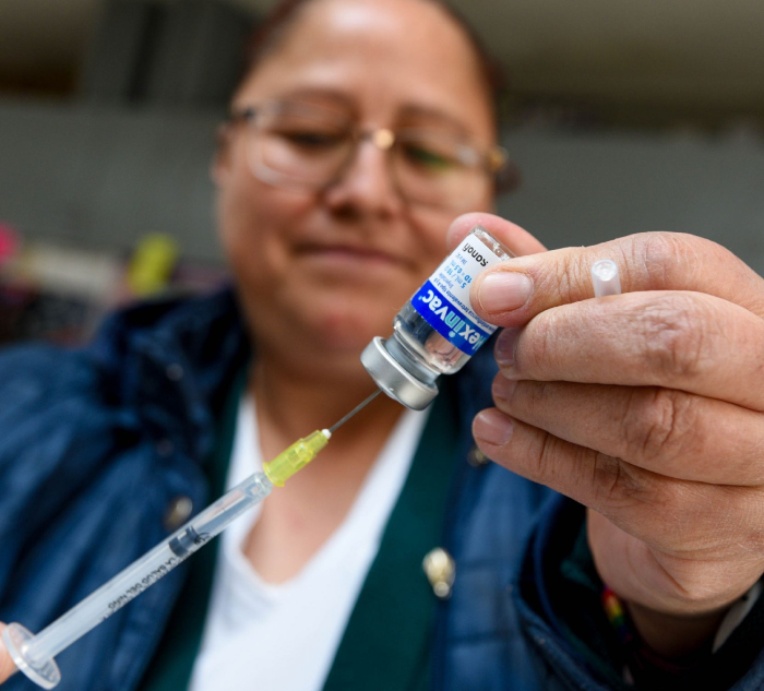 Las personas que mantienen sus calendarios de vacunación actualizados reducen significativamente su riesgo de enfermedades graves.