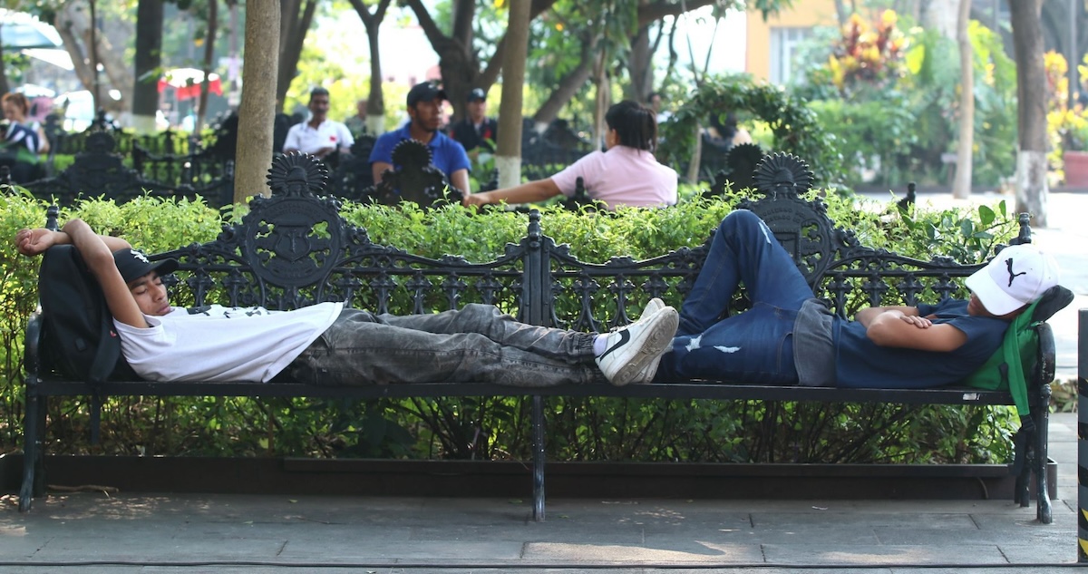 Durante vacaciones y Navidad es habitual acostarse y levantarse más tarde, pero este cambio altera los sistemas que regulan el sueño y provoca "jet lag social".