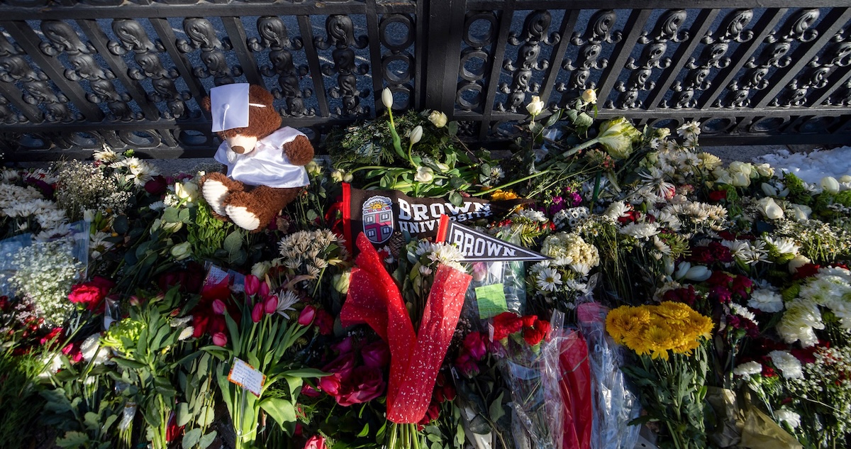 El hombre identificado como el principal sospechoso del tiroteo en la Universidad de Brown fue hallado sin vida en New Hampshire, informaron las autoridades.