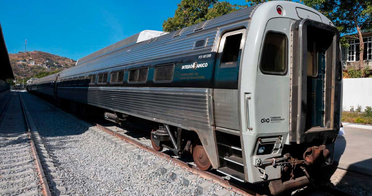 Tren Interoceánico choca con un tráiler en Chiapas