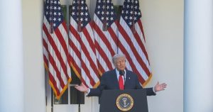 El gobierno de Trump enfrenta complicaciones legales y políticas por los ataques a embarcaciones en el Caribe y el Pacífico, en los que ha matado a 87 personas.