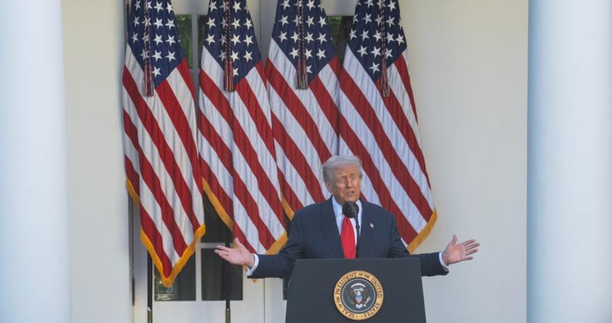 El gobierno de Trump enfrenta complicaciones legales y políticas por los ataques a embarcaciones en el Caribe y el Pacífico, en los que ha matado a 87 personas.