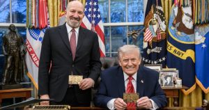 El Presidente de Estados Unidos, Donald Trump, lanzó el pasado 10 de diciembre una "tarjeta dorada", un programa de compra de permisos de residencia en el país.