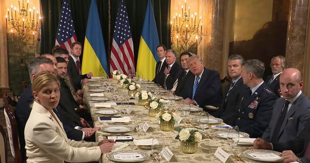 El Presidente de Estados Unidos, Donald Trump, se reunió este domingo con el mandatario ucraniano, Voldímir Zelenski para abordar el plan de paz de EU.