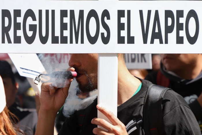 Uso de vapeadores podría derivar en cáncer de cabeza y cuello.