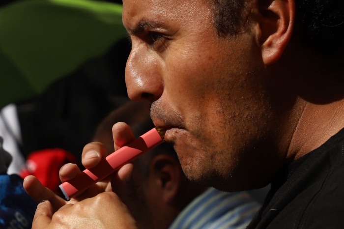 Uso de vapeadores podría derivar en cáncer de cabeza y cuello.