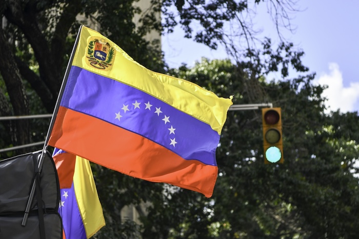 Mientras AL sigue las noticias después del robo del petróleo de Venezuela, los fondos de cobertura están alegres. “Llamémoslo el ‘negocio de Donroe’”, dice WSJ.