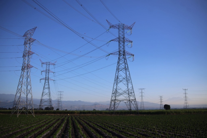 Adela Navarro: "La CFE está negada a la inversión, a la innovación, a la reingeniería, a la producción de otras energías...".