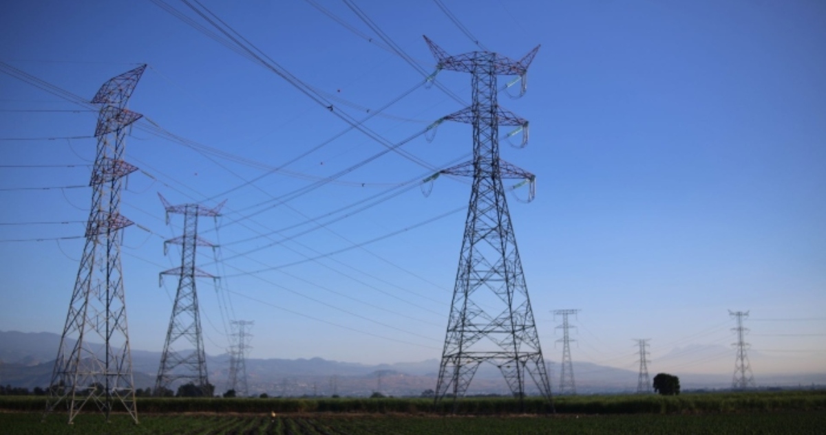 Con cualquier ventarrón se interrumpe el servicio de energía eléctrica, dejando a las familias recibir el 2026 como concluyeron el 2025: sin agua y sin luz.