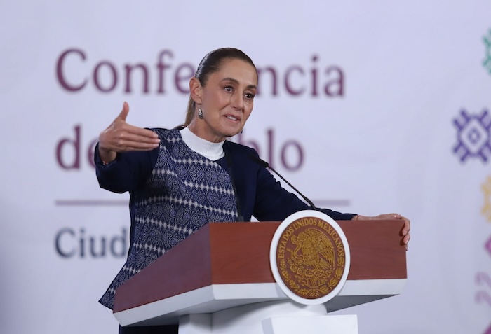 La Presidenta Claudia Sheinbaum Pardo (CSP) aclaró la mañana de este martes que México no ha suspendido el envío de petróleo a Cuba por razones humanitarias.