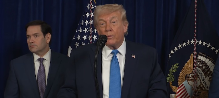 Según NYT, Trump le habría ofrecido a Maduro dejar Venezuela y exiliarse en Turquía, sin embargo, no aceptó. Esto llevó a EU a buscar otra opción: Rodríguez.