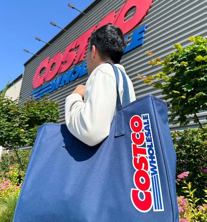 Dos mujeres de EU presentaron una demanda contra Costco por usar publicidad engañosa al etiquetar sus pollos rostizados como “libres de conservadores".