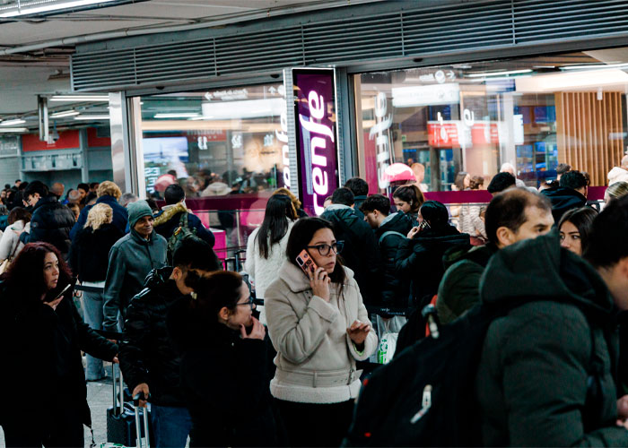 Al menos 21 personas fallecieron y varias están heridas tras descarrilar dos trenes de alta velocidad en Adamuz, Córdoba, España.
