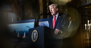 El Presidente Donald Trump amenazó este jueves con invocar una llamada Ley de Insurrección que le permitiría sofocar las protestas en Minneapolis con mano dura.