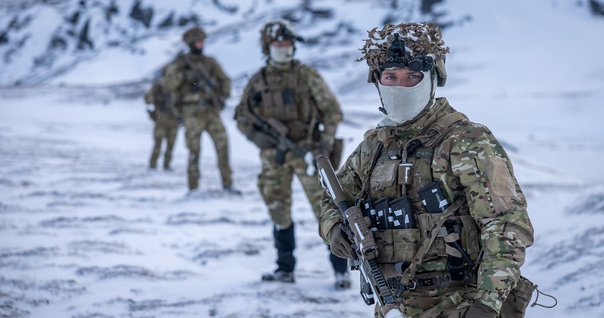 Un avión militar con cerca de 60 soldados de las Fuerzas Armadas de Dinamarca llegó a Groenlandia, con el jefe del ejército, en medio de las tensiones con EU.