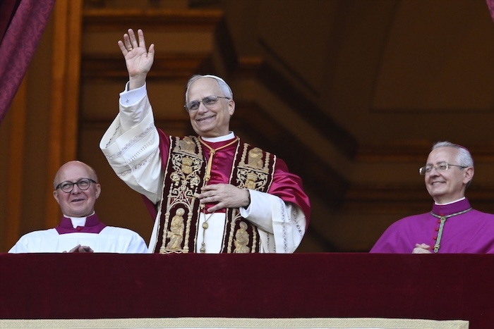 El Papa pidió "que se cultive con paciencia el diálogo y la paz" en Irán y Siria, "donde persistentes tensiones están provocando la muerte de muchas personas".