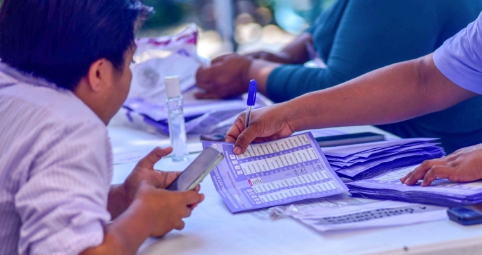 Parece que nuestro país anda tejiendo y destejiendo la tela de nuestra Constitución de acuerdo a los caprichos de quienes no toman buenas decisiones.